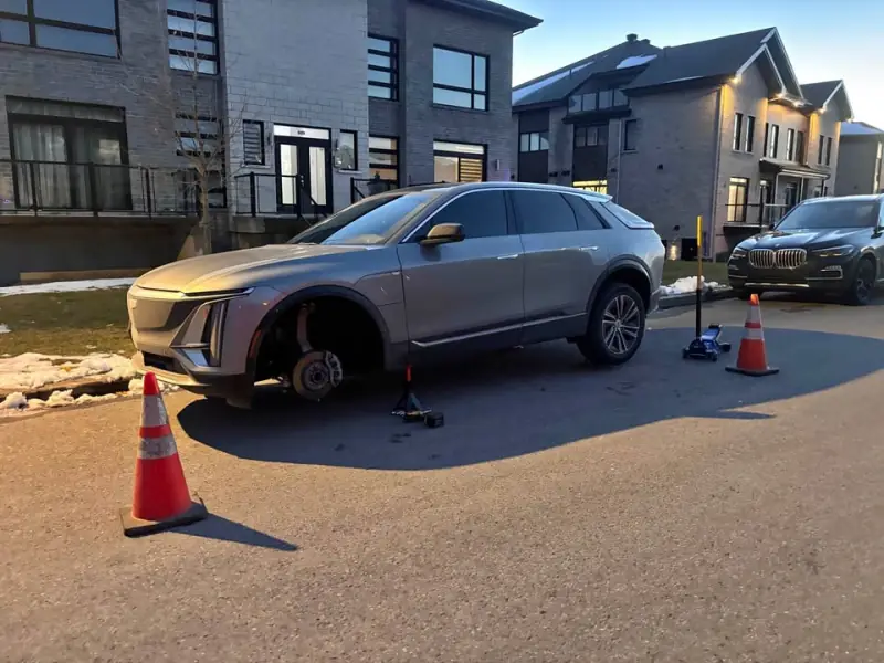 Changement de pneus Cadillac Lyriq à domicile — ProPneu R&A